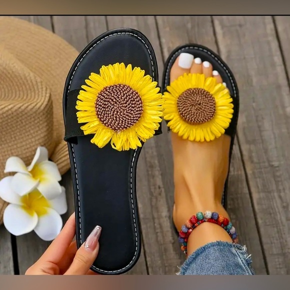 🌻 Sunflower Embellished Flat Slides, NWOT. 🌻 - Picture 1 of 5